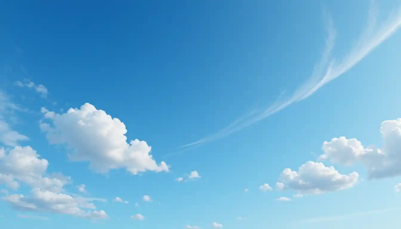 Strahlend blauer Himmel mit sanften Wolken in minimaler Ansicht