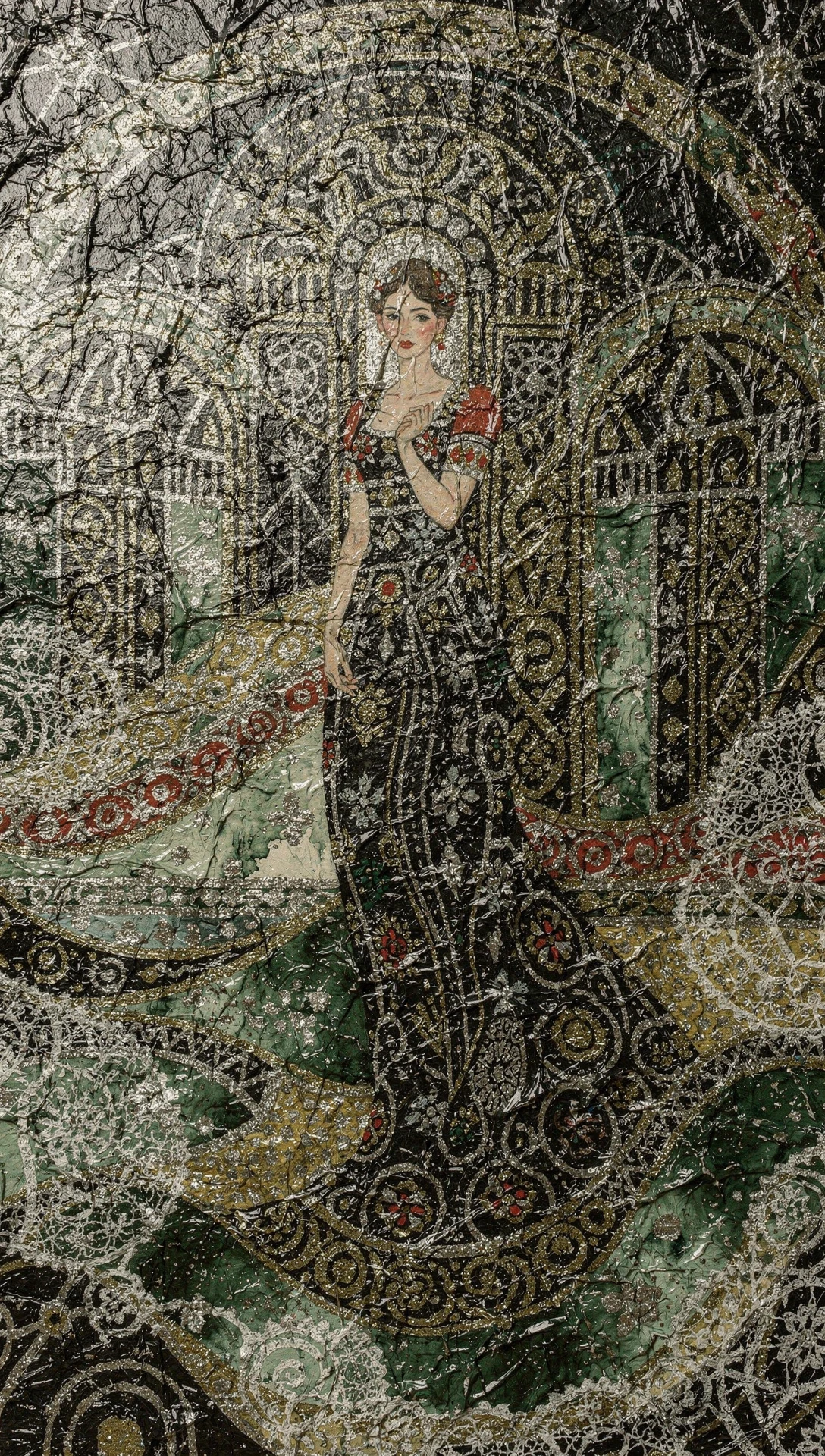 Ätherisches Frauenporträt in metallischer Mixed-Media-Traumszenerie